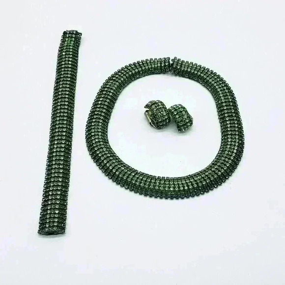 Shimmering Jewelry Set - Picture 2 of 2